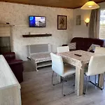 Chalet Met Veel Buiten Ruimte
