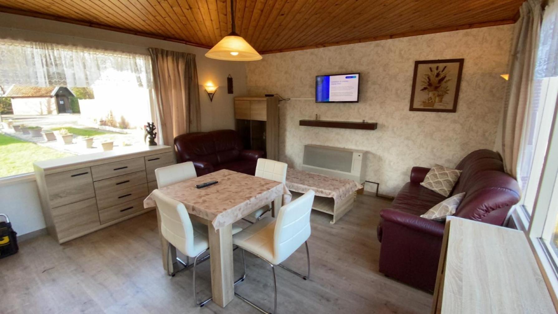 Camping Met Veel Buiten Ruimte Scherpenisse